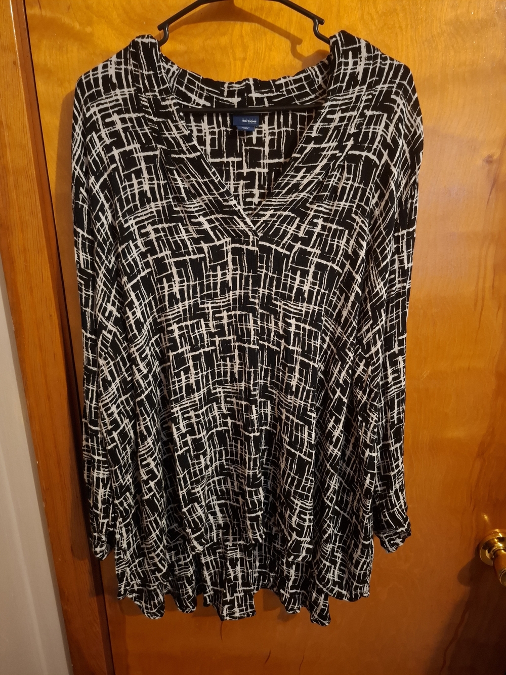 Basic Editions Black and White Abstract V-Neck Tunic